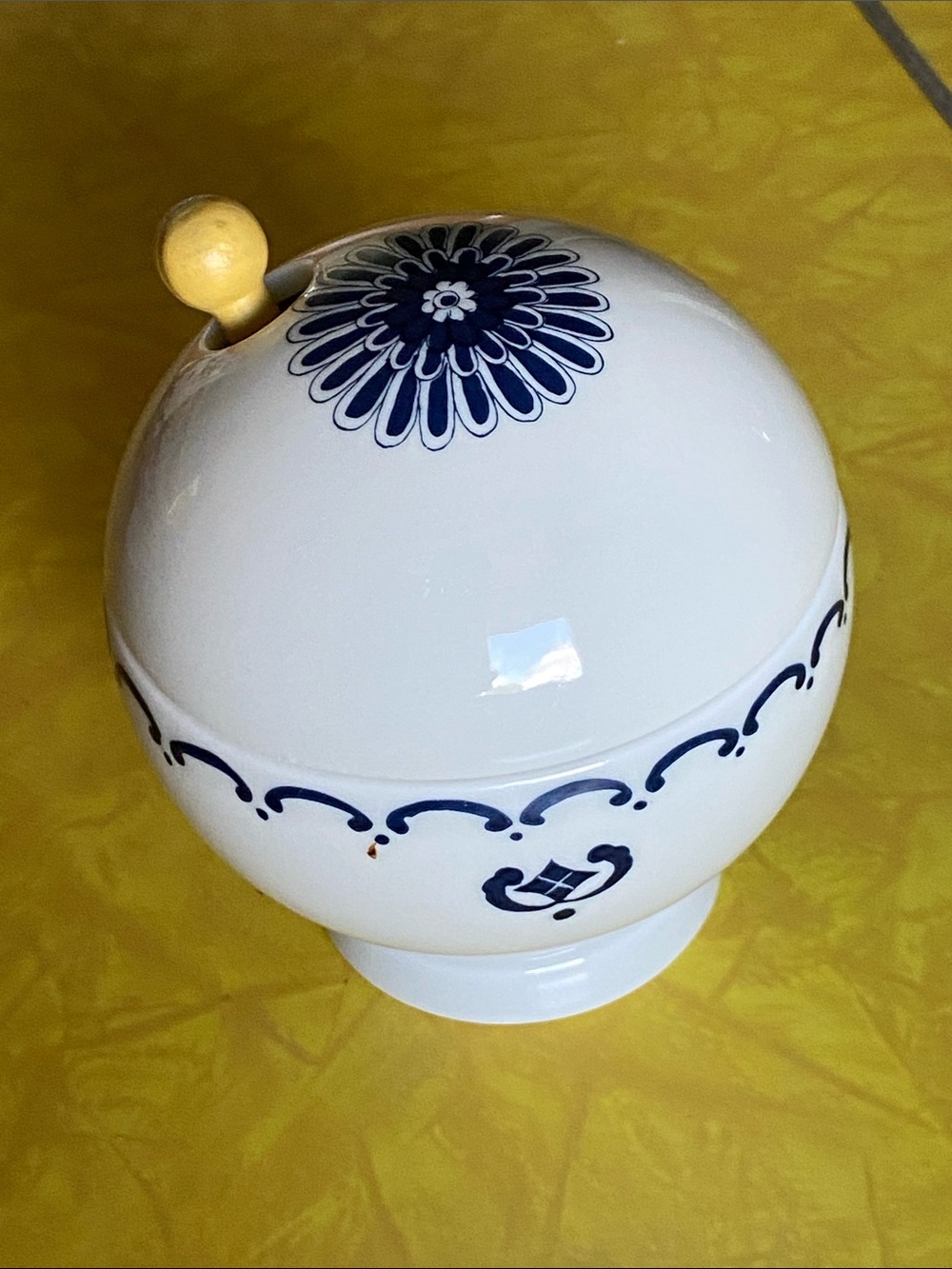 Porcelaine de Paris Ming Bleu Lidded Jar